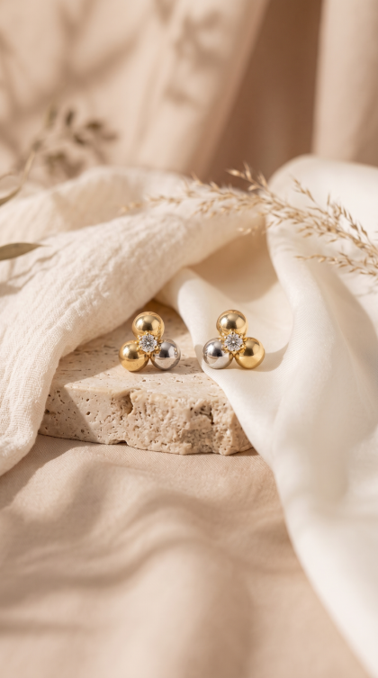 Topos en oro combinado 18K con diseño de esferas y circón