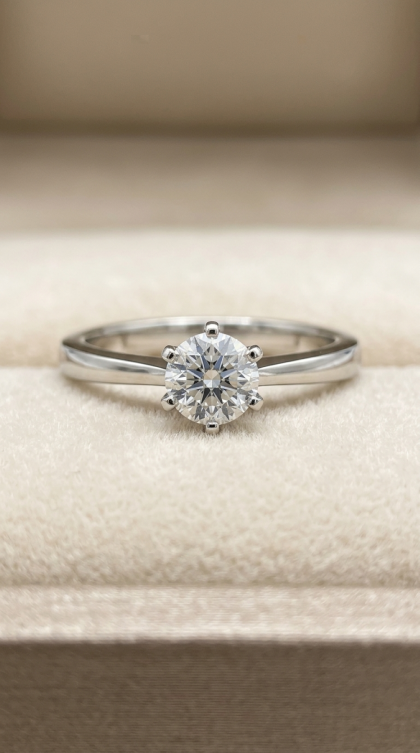 Anillo en oro blanco 18K con Diamante