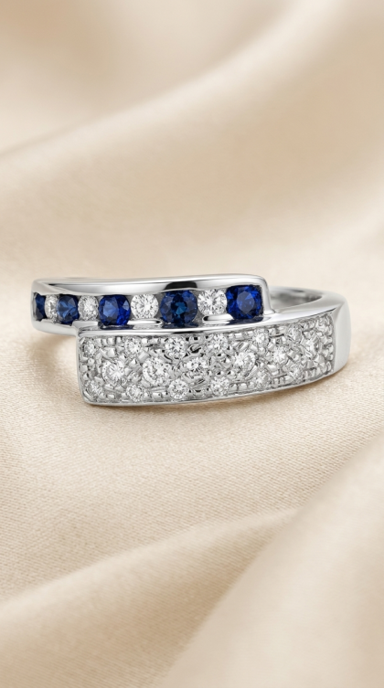 Anillo en oro blanco 18K con Zafiros y Diamantes