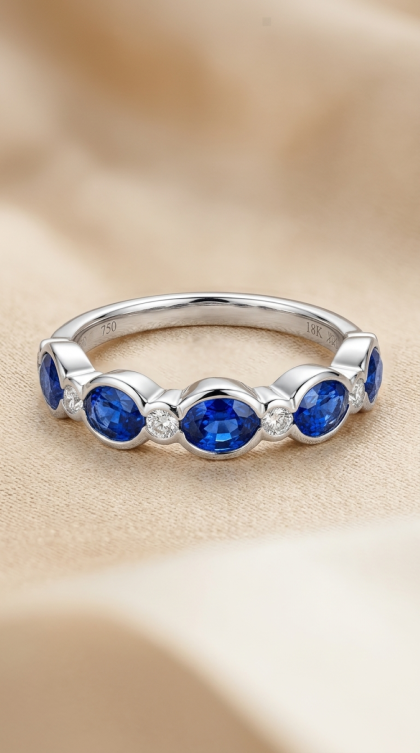 Anillo en oro blanco 18K con Zafiros y Diamantes