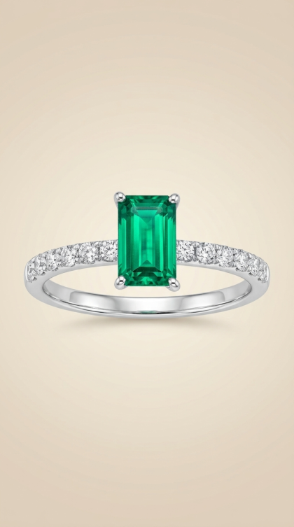 Anillo en oro blanco 18K con Esmeralda y Diamante