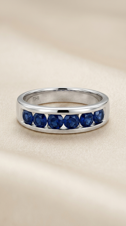 Anillo en oro blanco 18K con Zafiros